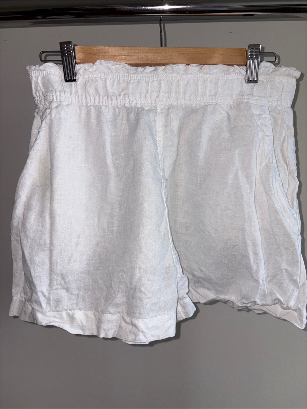 Women’s White 100% Linen Elastic-Waist Shorts